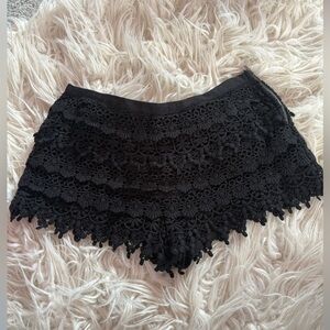 BB Dakota Black Tiered Ruffle Lace Shorts Size 2